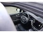 Volvo XC60 2.0 T8 Plug-in hybrid AWD Plus Black Edition | Adaptieve Cruise Control | Panoramadak | Stoel-/Stuur-/Voorruitverwarming | Dodehoek Detectie | 360° Parkeercamera |