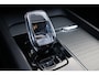 Volvo XC60 2.0 T8 Plug-in hybrid AWD Plus Black Edition | Adaptieve Cruise Control | Panoramadak | Stoel-/Stuur-/Voorruitverwarming | Dodehoek Detectie | 360° Parkeercamera |