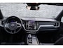 Volvo XC60 2.0 T8 Plug-in hybrid AWD Plus Black Edition | Adaptieve Cruise Control | Panoramadak | Stoel-/Stuur-/Voorruitverwarming | Dodehoek Detectie | 360° Parkeercamera |