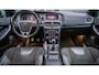 Volvo V40 2.0 T4 Business Sport R-Design | Trekhaak | Navigatie | LED