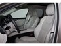 Volvo XC60 T6 Recharge AWD Plus Dark - LONG RANGE - Panorama/schuifdak - IntelliSafe Assist & Surround - 360º Camera - Harman/Kardon audio - Adaptieve LED koplampen - Verwarmde voorstoelen, stuur & achterbank - Parkeersensoren voor & achter - Elektr. bedienb. voorstoelen met geheugen - Draadloze tel. lader - Extra getint glas - Elektr. inklapbare trekhaak - 19' LMV