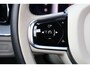 Volvo XC60 T6 Recharge AWD Plus Dark - LONG RANGE - Panorama/schuifdak - IntelliSafe Assist & Surround - 360º Camera - Harman/Kardon audio - Adaptieve LED koplampen - Verwarmde voorstoelen, stuur & achterbank - Parkeersensoren voor & achter - Elektr. bedienb. voorstoelen met geheugen - Draadloze tel. lader - Extra getint glas - Elektr. inklapbare trekhaak - 19' LMV