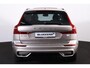 Volvo XC60 T6 Recharge AWD Plus Dark - LONG RANGE - Panorama/schuifdak - IntelliSafe Assist & Surround - 360º Camera - Harman/Kardon audio - Adaptieve LED koplampen - Verwarmde voorstoelen, stuur & achterbank - Parkeersensoren voor & achter - Elektr. bedienb. voorstoelen met geheugen - Draadloze tel. lader - Extra getint glas - Elektr. inklapbare trekhaak - 19' LMV