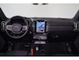 Volvo EX40 Extended Range Plus Black Ed. 82 kWh - IntelliSafe Assist & Surround - 20' LMV - Harman Kardon - Verwarmbare voorstoelen - Verwarmbaar stuur - Parkeercamera achter - Contrasterend dak - Getint glas v.a. B-stijl - Parkeersensoren voor & achter - Keyless - Geïntegreerd Google Maps navigatiesysteem - Apple CarPlay