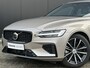 Volvo V60 2.0 T6 Plug-in hybrid AWD Plus Dark Adaptieve cruise control / BLIS / 360 camera / elektr. verst. Contourstoelen / stuur-,stoel-, voorruit verw. / Harman Kardon audio / Trekhaak / Keyless drive / All season banden