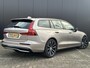 Volvo V60 2.0 T6 Plug-in hybrid AWD Plus Dark Adaptieve cruise control / BLIS / 360 camera / elektr. verst. Contourstoelen / stuur-,stoel-, voorruit verw. / Harman Kardon audio / Trekhaak / Keyless drive / All season banden
