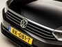 Volkswagen Passat 1.4 TSI ACT Sport 150Pk Automaat (PANORAMADAK, APPLE CARPLAY, NAVIGATIE, CAMERA, STOELVERWARMING ACHTER, ADAPTIVE CRUISE, GETINT GLAS, TREKHAAK, LED KOPLAMPEN, NIEUWSTAAT)