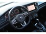 Volkswagen T-Roc 1.5 TSI 150pk Sport Black Style DSG AUTOMAAT / Panorama dak / Navigatie / LM 18 inch / Camera / Parkeersensoren / Elektr klep
