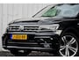 Volkswagen Tiguan 1.5 TSI ACT Highline Business R | Pano-dak | Trekhaak | NL-Auto |