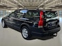 Volvo XC70 2.5 T Momentum Incl. BTW, Rijklaar+Garantie, schuifdak, trekhaak...