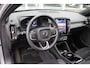 Volvo XC40 Extended Range Ultimate 82 kWh | Schuif/kanteldak | BLIS | 360 Camera | Trekhaak | H&K Audio | 20" LMV
