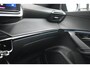 Peugeot e-2008 EV GT 50 kWh 3 Fase | Schuif-/Kanteldak | Stoelverwarming | Alcantara | Achteruitrijcamera | Voorruitverwarming | Navigatie | !!