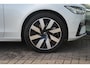 Volvo V90 2.0 T8 Plug-in hybrid AWD Ultra Dark | Panorama Dak | Elek. Stoelen + Geheugen | Adaptieve Cruise + Pilot Assist | 360 Camera | Harman/Kardon | 455PK | Stoel & Stuurverwarming | Keyless Entry