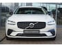 Volvo V90 2.0 T8 Plug-in hybrid AWD Ultra Dark | Panorama Dak | Elek. Stoelen + Geheugen | Adaptieve Cruise + Pilot Assist | 360 Camera | Harman/Kardon | 455PK | Stoel & Stuurverwarming | Keyless Entry