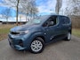 Opel Combo-e Electric L1 50 kWh 136pk | 3-zits | Houten afwerking laadruimte | Trekhaak voorbereiding | Pakket Look | Climate control | Adaptieve cruise control | Lederen stuurwiel | Stuurverwarming | Multimedia | NAVI | Apple Carplay | Android Auto | Achteruitrijcamera | Surround View camera | Parkeersensoren voor- en achter | Dode hoek detectie | Licht- en regensensor | Reservewiel