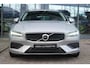 Volvo V60 2.0 B3 Core | Stoel & Stuurverwarming | Adaptieve Cruise + Pilot Assist | Google | Keyless Start | Automaat | Parkeer Camera + Sensoren | LED | Keyless Entry | Elek. Achterklep | Lendensteun Elektrisch