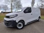 Opel Vivaro-e Electric L2 75 kWh 136pk | NAVI | Multimedia | Apple Carplay | Android Auto | Achteruitrijcamera | Parkeersensoren achter | Digitale cockpit | Stuurwielbediening | Tussenwand comfort met raam | Bestuurdersstoel comfort | Armsteun | Bank voorpassagiers | e-PTO 400 | Reservewiel