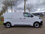 Opel Vivaro-e Electric L2 75 kWh 136pk | NAVI | Multimedia | Apple Carplay | Android Auto | Achteruitrijcamera | Parkeersensoren achter | Digitale cockpit | Stuurwielbediening | Tussenwand comfort met raam | Bestuurdersstoel comfort | Armsteun | Bank voorpassagiers | e-PTO 400 | Reservewiel