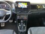 Volkswagen T-Roc 1.5 TSI 150PK DSG R-Line Black Style Panoramadak / Afn. Trekhaak / Achteruitrijcamera / 18'' LMV Nevada/ LED Matrix Ergo Active stoelen / Electr. a.klep / Draadloos App connect / Navi / Clima / DAB+