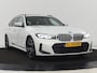 BMW 3-Serie 320e M Sport | Panoramadak | Trekhaak | Stoelverwarming | Carplay | Sportstoelen | Leder/Alcantara | Navigatie | Widescreen Display | Sfeerverlichting | Parkeerhulp | PHEV | Plug In