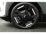 Kia EV3 GT-Line 81.4 kWh - Draadloze Apple CarPlay / Android Auto - Stoel en stuurwiel verwarming - Panoramadak - Harman Kardon Audio - Dodehoek assistent - Fabrieksgarantie tot 11-2031 - Fabrieksgarantie tot 11-2031