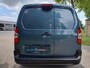 Peugeot e-Partner L2 50 kWh 136pk | 8 jaar garantie | 3-zits | Adaptieve cruise control | Climate control | Multimedia | NAVI | Apple Carplay | Android Auto | Surround View | Achteruitrijcamera | Parkeersensoren rondom | Dode hoek detectie | Lederen stuurwiel | 16 inch lichtmetalen velgen | Houten laadruimte afwerking | Trekhaak voorbereiding | Reservewiel