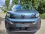 Peugeot e-Partner L2 50 kWh 136pk | 8 jaar garantie | 3-zits | Adaptieve cruise control | Climate control | Multimedia | NAVI | Apple Carplay | Android Auto | Surround View | Achteruitrijcamera | Parkeersensoren rondom | Dode hoek detectie | Lederen stuurwiel | 16 inch lichtmetalen velgen | Houten laadruimte afwerking | Trekhaak voorbereiding | Reservewiel