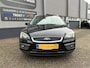 Ford Focus Wagon 1.6-16V Futura 101PK Automaat,Trekhaak,Airco,Cruise,ElektrRamen+Spiegels,Dakrail,Multi-Stuur,Radio/Cd-Speler.