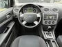 Ford Focus Wagon 1.6-16V Futura 101PK Automaat,Trekhaak,Airco,Cruise,ElektrRamen+Spiegels,Dakrail,Multi-Stuur,Radio/Cd-Speler.