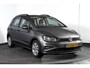 Volkswagen Golf Sportsvan 1.5 TSI ACT 130 PK Comfortline - Automaat | Adapt. Cruise | Stoelverw. | PDC | Camera | App.Connect + NAV. | ECC | DAB | Trekhaak | LM 16" |