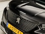 Peugeot 2008 1.2 PureTech Allure Sport Automaat (PANORAMADAK, VIRTUAL COCKPIT, APPLE CARPLAY, GROOT NAVI, SPORTSTOELEN, LEDER, 360 CAMERA, KEYLESS, GETINT GLAS, NIEUWSTAAT)