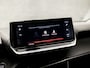 Peugeot 2008 1.2 PureTech Allure Sport Automaat (PANORAMADAK, VIRTUAL COCKPIT, APPLE CARPLAY, GROOT NAVI, SPORTSTOELEN, LEDER, 360 CAMERA, KEYLESS, GETINT GLAS, NIEUWSTAAT)