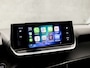 Peugeot 2008 1.2 PureTech Allure Sport Automaat (PANORAMADAK, VIRTUAL COCKPIT, APPLE CARPLAY, GROOT NAVI, SPORTSTOELEN, LEDER, 360 CAMERA, KEYLESS, GETINT GLAS, NIEUWSTAAT)