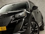 Peugeot 2008 1.2 PureTech Allure Sport Automaat (PANORAMADAK, VIRTUAL COCKPIT, APPLE CARPLAY, GROOT NAVI, SPORTSTOELEN, LEDER, 360 CAMERA, KEYLESS, GETINT GLAS, NIEUWSTAAT)