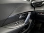 Peugeot 2008 1.2 PureTech Allure Sport Automaat (PANORAMADAK, VIRTUAL COCKPIT, APPLE CARPLAY, GROOT NAVI, SPORTSTOELEN, LEDER, 360 CAMERA, KEYLESS, GETINT GLAS, NIEUWSTAAT)