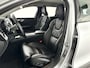 Volvo V60 Cross Country B5 AWD Pro | Parkeercamera | Stoel- en Stuurverwarming | Trekhaak