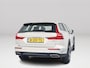Volvo V60 Cross Country B5 AWD Pro | Parkeercamera | Stoel- en Stuurverwarming | Trekhaak