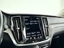 Volvo V60 Cross Country B5 AWD Pro | Parkeercamera | Stoel- en Stuurverwarming | Trekhaak