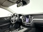 Volvo V60 Cross Country B5 AWD Pro | Parkeercamera | Stoel- en Stuurverwarming | Trekhaak