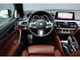 BMW 5-Serie M550d xDrive High Executive | Schuifdak | Bowers&Wilkins | ACC | Trekhaak | Entertainment Achter | Parfumering | Stoelventilatie | HUD | Massage | Standverwarming | Zonnerollo's | Display Key | Aerodynamicapakket |