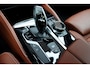 BMW 5-Serie M550d xDrive High Executive | Schuifdak | Bowers&Wilkins | ACC | Trekhaak | Entertainment Achter | Parfumering | Stoelventilatie | HUD | Massage | Standverwarming | Zonnerollo's | Display Key | Aerodynamicapakket |