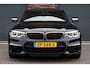 BMW 5-Serie M550d xDrive High Executive | Schuifdak | Bowers&Wilkins | ACC | Trekhaak | Entertainment Achter | Parfumering | Stoelventilatie | HUD | Massage | Standverwarming | Zonnerollo's | Display Key | Aerodynamicapakket |