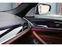 BMW 5-Serie M550d xDrive High Executive | Schuifdak | Bowers&Wilkins | ACC | Trekhaak | Entertainment Achter | Parfumering | Stoelventilatie | HUD | Massage | Standverwarming | Zonnerollo's | Display Key | Aerodynamicapakket |