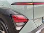 Hyundai Kona 1.6 GDI 141pk HEV Comfort Smart | Camera | Draadloos carplay | Climate control | Adaptive cruise control | Dodehoekdetectie | Elektrische achterklep | Full Led koplampen | 18'' velgen | Stuurverwarming | Stoelverwarming