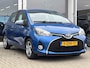 Toyota Yaris 1.5 Hybrid Aspiration | Camera | Cruise control | 1ste eigenaar en 100% dealer onderhouden! | Trekhaak voor fietsendrager | Climate Control