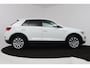 Volkswagen T-Roc 1.5 TSI Sport Automaat (NAVI, TREKHAAK, STOELVERWARMING, CAMERA, LED)
