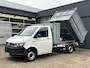 Volkswagen Transporter 2.0 TDI L2H1 150pk Pick-up Kipper open laadbak Airco Cruise controle Trekhaak 2500kg trekgewicht 1e eigenaar 3-Persoons Kieper Gereedschapskist P-up Doka Pritsche Ahk 2500kg Euro 6