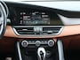 Alfa Romeo Giulia 200pk Turbo Sprint | Cognac interieur | Trekhaak | Camera | Dodehoekdetectie | Xenon | Navigatie |