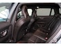 Volvo V60 T5 Inscription - Panorama/schuifdak - IntelliSafe Assist & Surround - 360º Camera - Harman/Kardon audio - Adaptieve LED koplampen - Verwarmde voorstoelen, stuur & achterbank - Parkeersensoren voor & achter - Head up display - Standkachel - Extra getint glas - Elektr. inklapbare trekhaak - 18' LMV