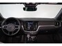 Volvo V60 T6 Recharge AWD Plus Dark - IntelliSafe Assist & Surround - 360º Camera - Harman/Kardon audio - Verwarmde voorstoelen, stuur & achterbank - Parkeersensoren voor & achter - Elektr. bedienb. voorstoelen met geheugen - Elektr. inklapbare trekhaak - 18' LMV